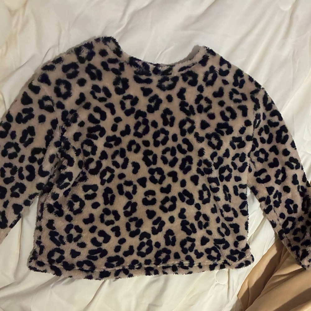 Chic Leopard Print Crew Neck Sweater